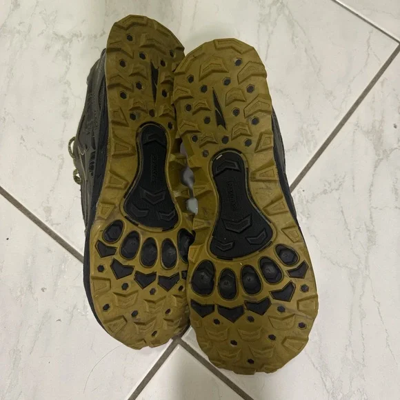 Altra Gray and Green Athletic Shoes for Trail Performance - Picture 4 of 4